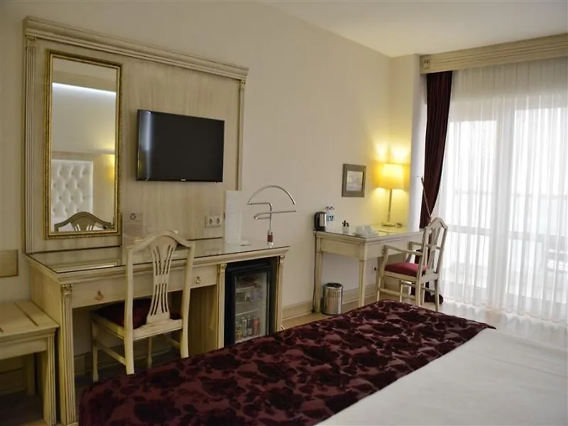 Ege Palas İzmir 4*,